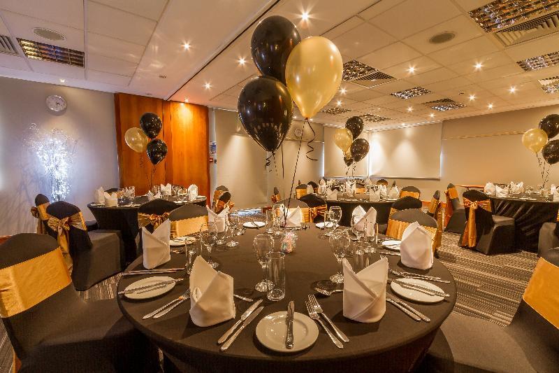 Holiday Inn Reading South M4 Jct 11 By Ihg Dış mekan fotoğraf